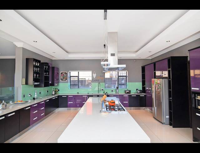 BEDROOM HOUSE FOR SALE IN MIDSTREAM ESTATE